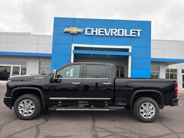 Used 2024 Chevrolet Silverado 3500HD High Country with VIN 1GC4YVEY1RF131308 for sale in New Ulm, Minnesota