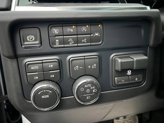 2026 Chevrolet Suburban Premier - Photo 11