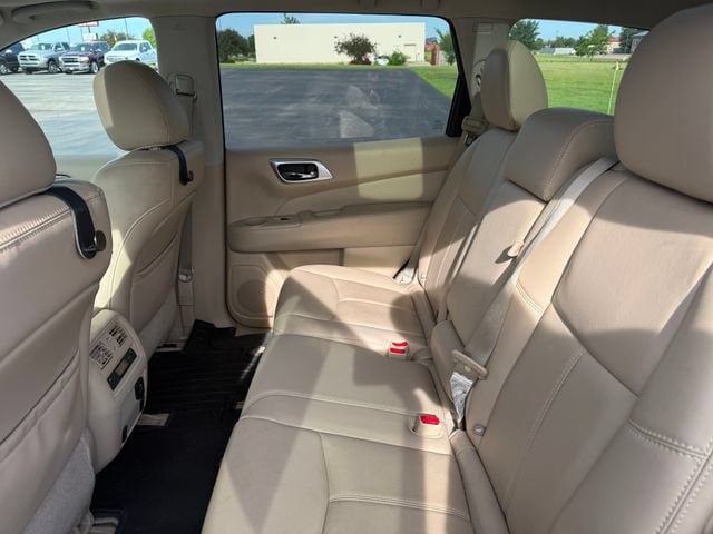 Used 2015 Nissan Pathfinder SL with VIN 5N1AR2MN8FC669101 for sale in New Ulm, Minnesota