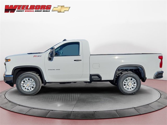 2025 Chevrolet Silverado 3500HD photo 2