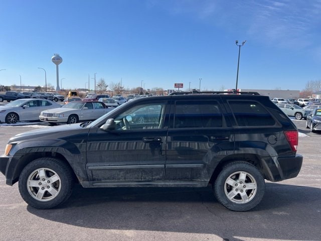Used 2007 Jeep Grand Cherokee Laredo with VIN 1J8GR48K37C677661 for sale in New Ulm, Minnesota