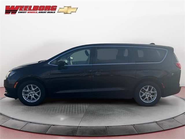 Used 2017 Chrysler Pacifica Touring with VIN 2C4RC1DG9HR525491 for sale in New Ulm, Minnesota