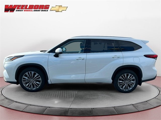 Used 2021 Toyota Highlander Platinum with VIN 5TDFZRBH9MS079128 for sale in New Ulm, MN