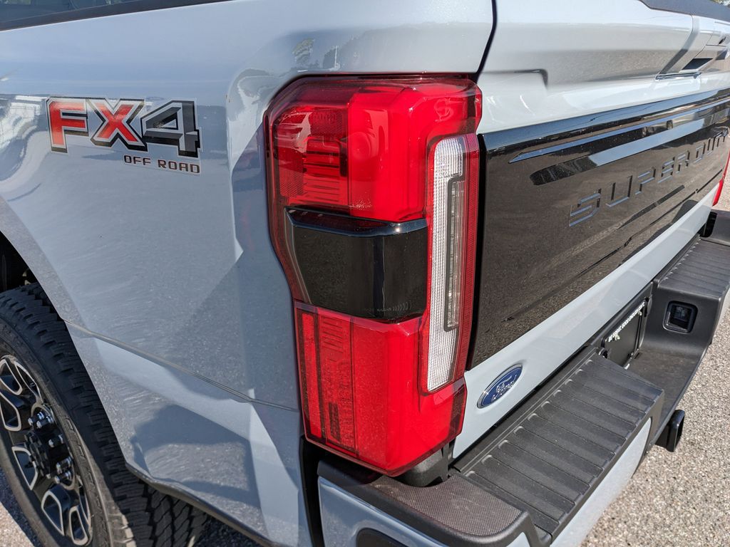 2026 Ford F-350 Super Duty Platinum - Photo 11