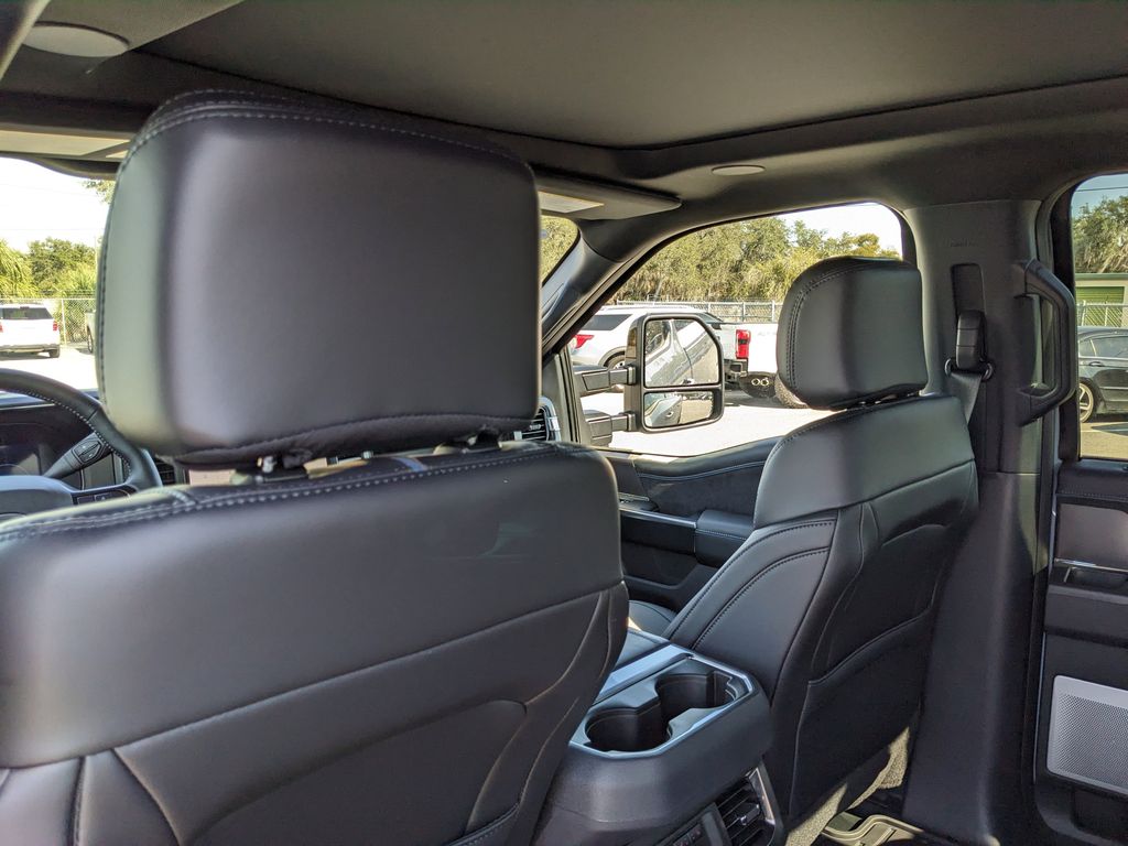 2026 Ford F-350 Super Duty Platinum - Photo 19
