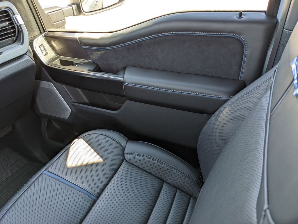 2026 Ford F-350 Super Duty Platinum - Photo 18
