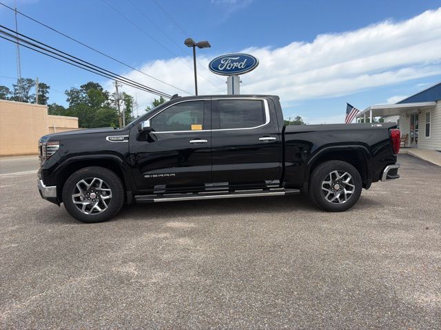 2024 GMC Sierra 4WD Crew Cab Short Box SLT's photo
