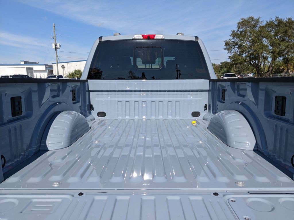 2026 Ford F-350 Super Duty Platinum - Photo 12