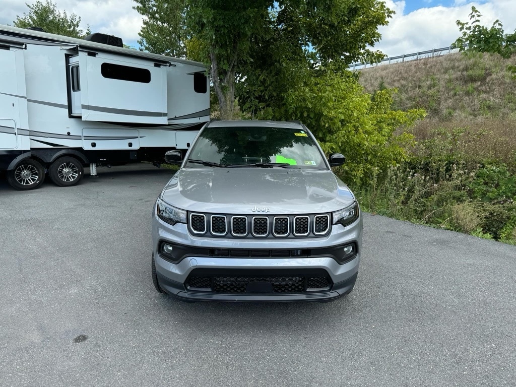 Used 2024 Jeep Compass Latitude Lux with VIN 3C4NJDFN8RT600066 for sale in Moorefield, WV