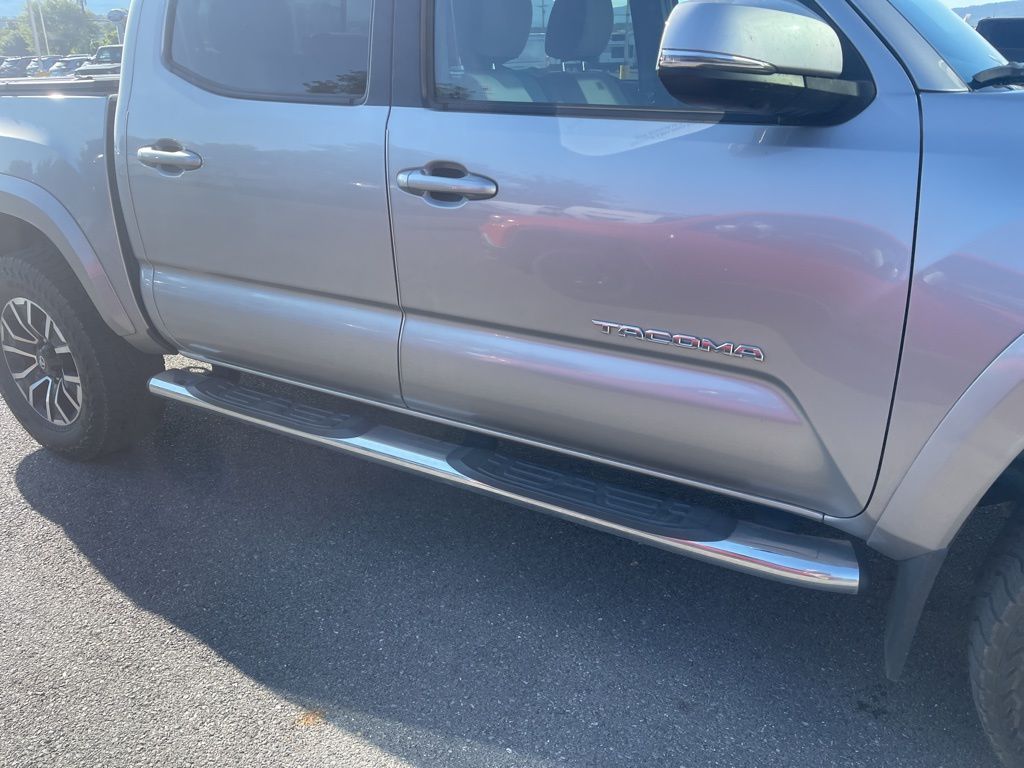 2020 Toyota Tacoma TRD Sport V6 photo 3