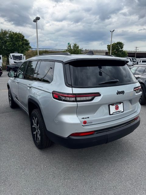 2025 Jeep Grand Cherokee Altitude X photo 2