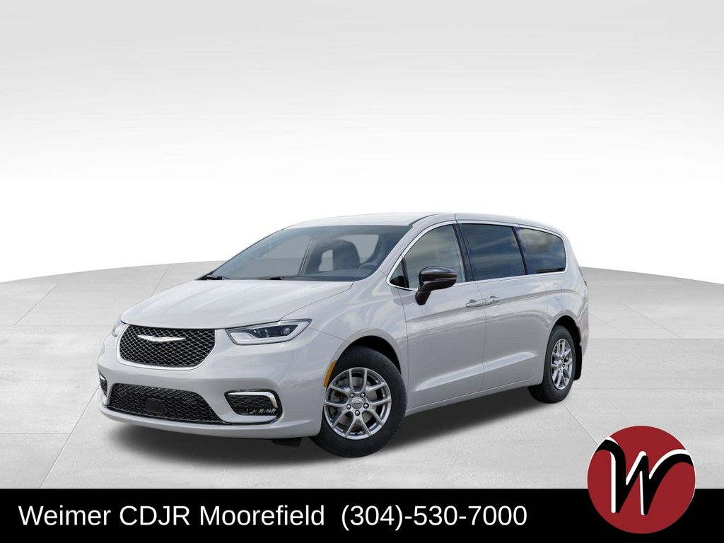 2025 Chrysler Pacifica Select's photo