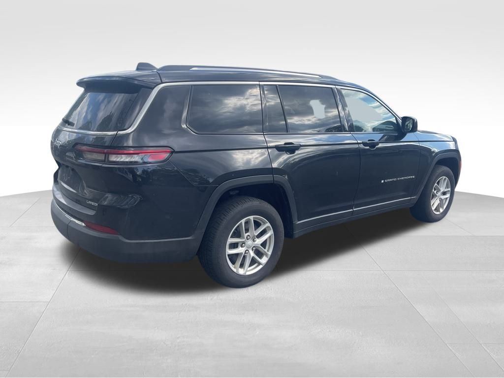 2023 Jeep Grand Cherokee Laredo photo 3