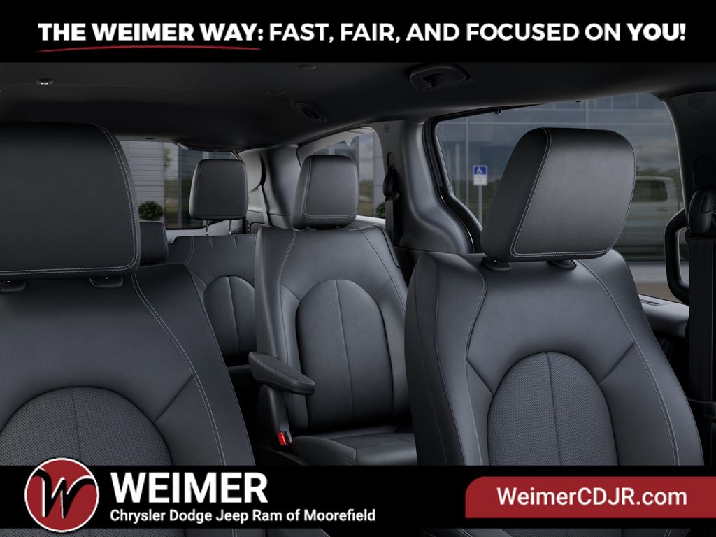 2025 Chrysler Pacifica Select - Photo 26