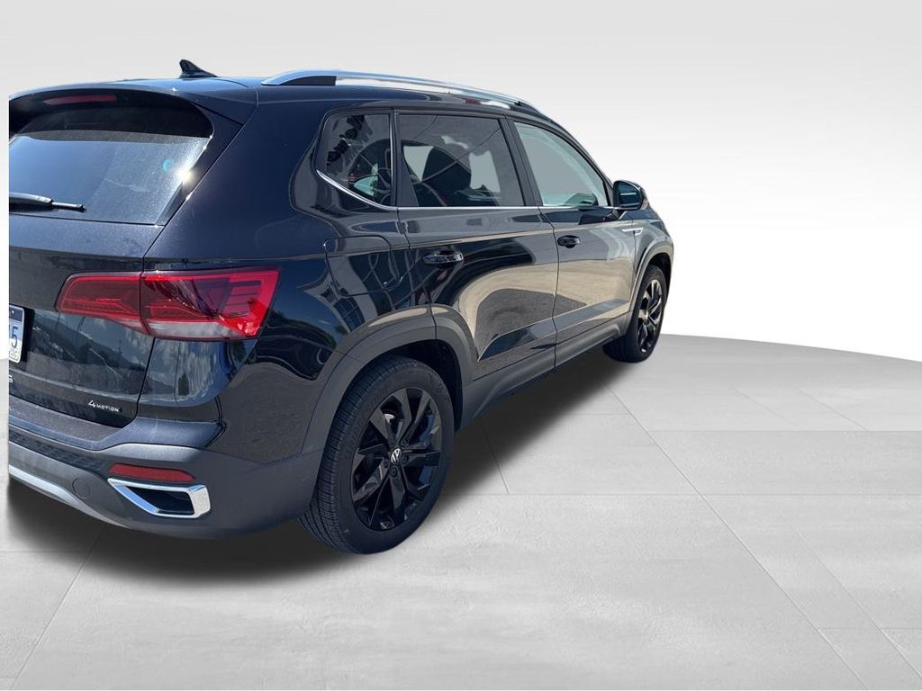 2023 Volkswagen Taos SE photo 3