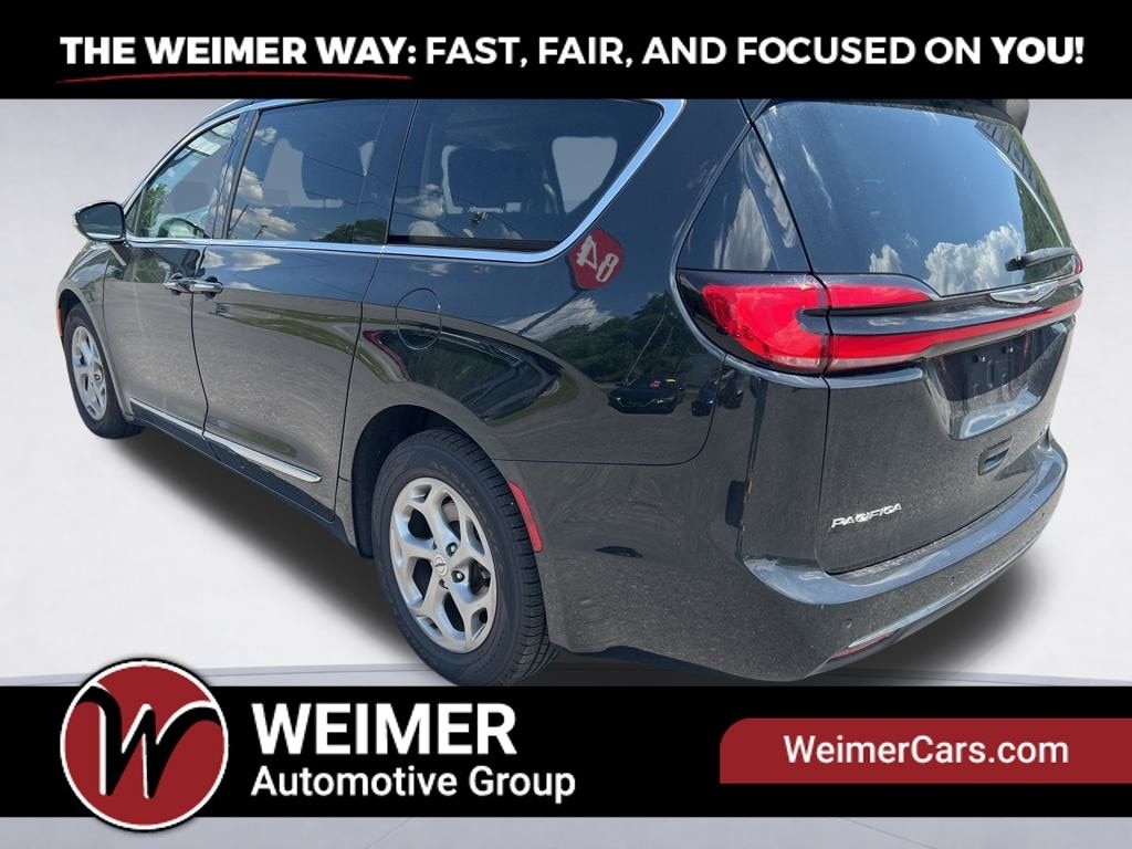 Used 2023 Chrysler Pacifica Limited Van Passenger Van