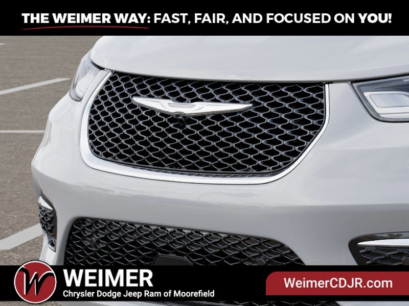 2025 Chrysler Pacifica Select - Photo 11