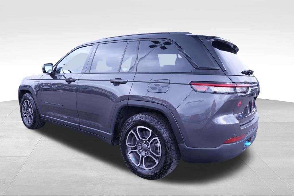 2022 Jeep Cherokee Trailhawk 4xe photo 2