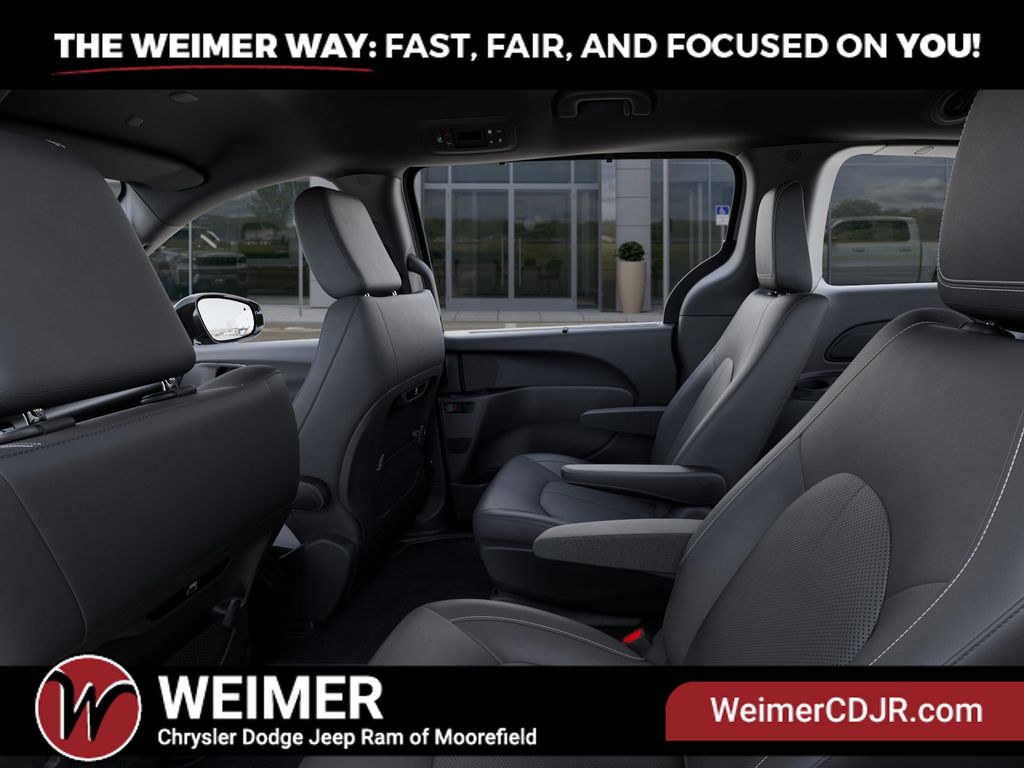 2025 Chrysler Pacifica Select - Photo 23
