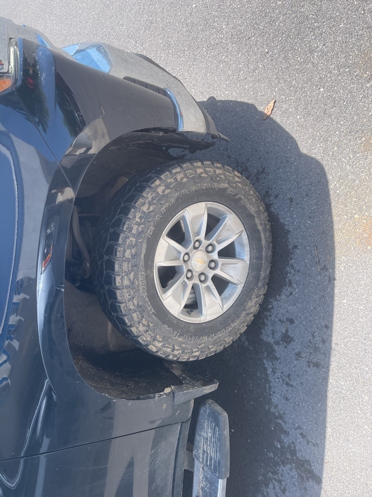 Used 2021 Chevrolet Silverado 1500 LT with VIN 1GCUYDEDXMZ298023 for sale in Moorefield, WV