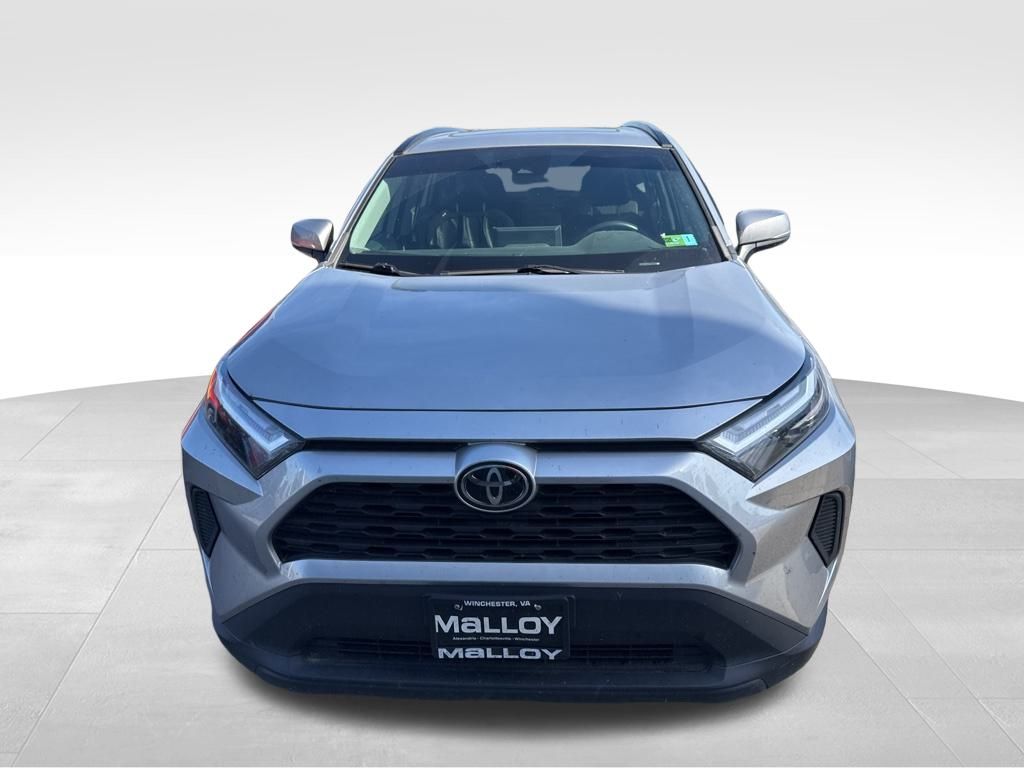 2022 Toyota RAV4 XLE photo 2