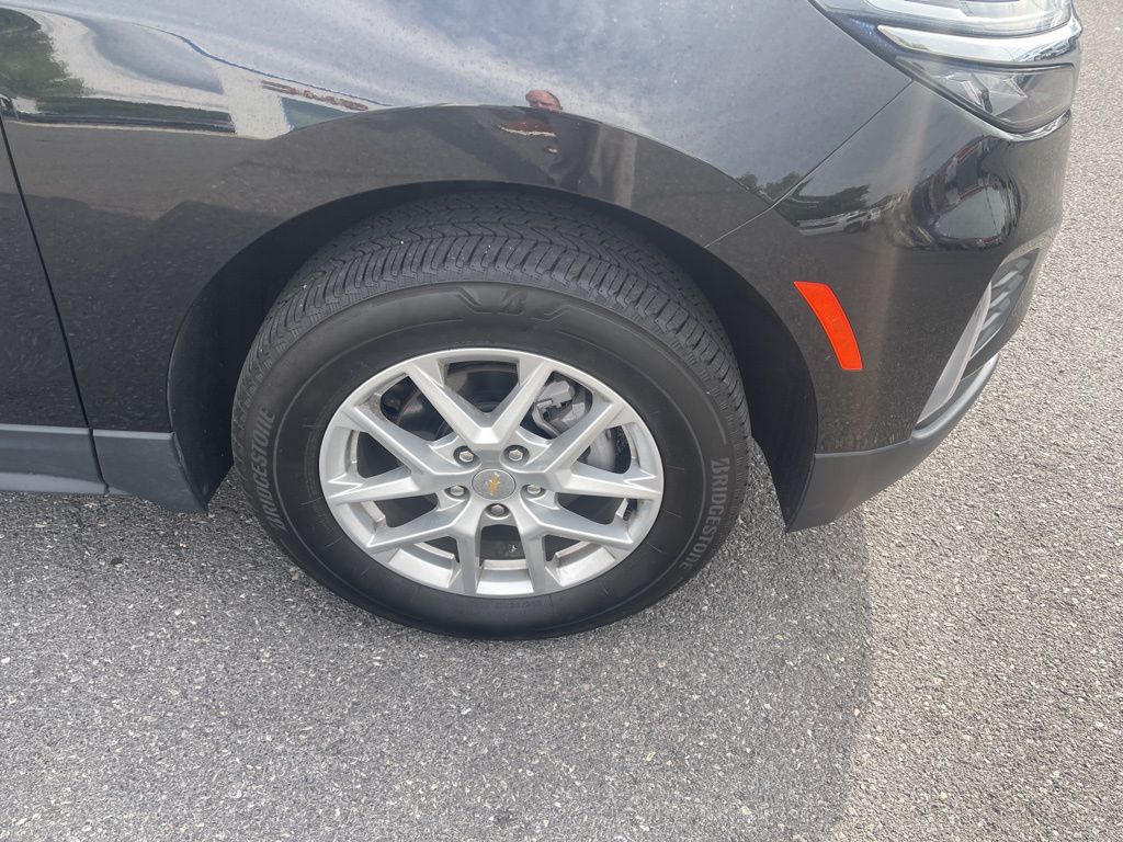 2023 Chevrolet Equinox LT photo 2