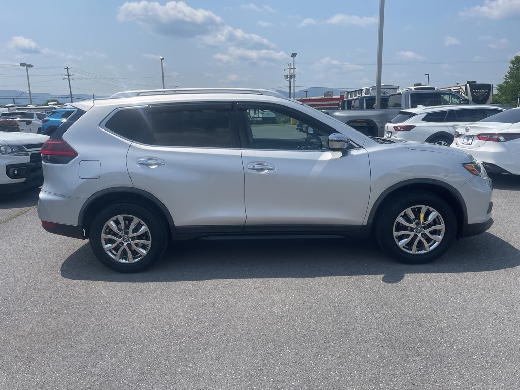 Used 2018 Nissan Rogue SV with VIN KNMAT2MV9JP590267 for sale in Moorefield, WV