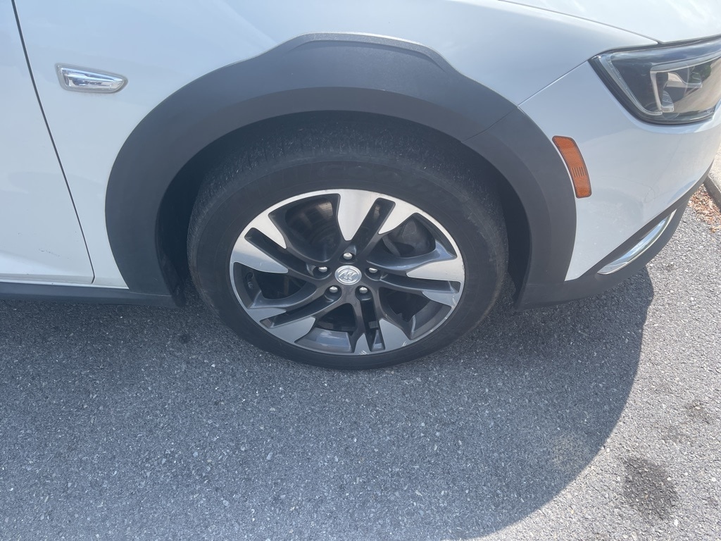Used 2018 Buick Regal TourX Essence with VIN W04GV8SX4J1087898 for sale in Moorefield, WV
