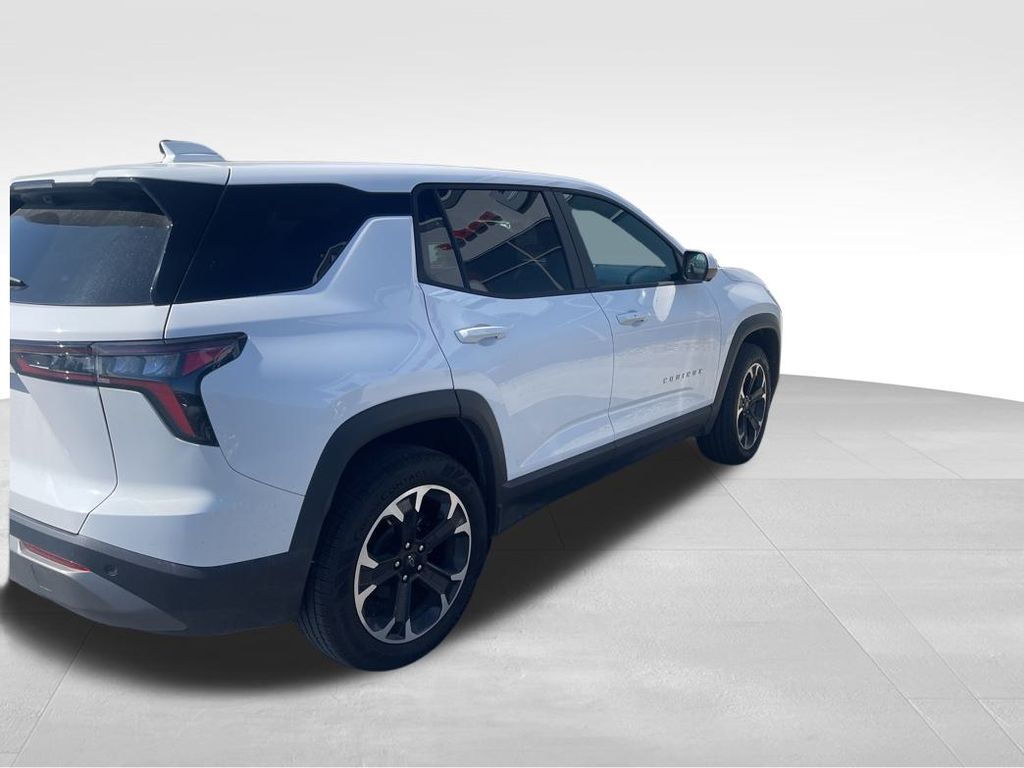 2025 Chevrolet Equinox LT photo 3