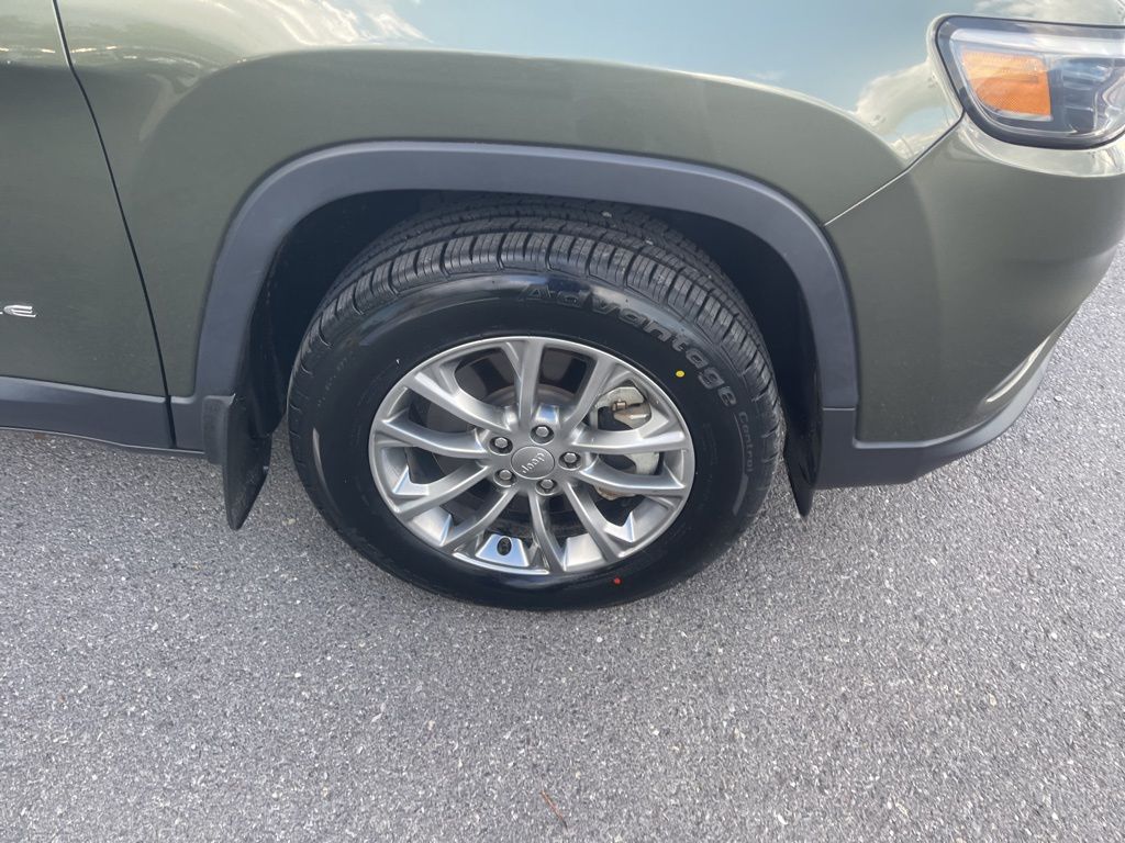 2021 Jeep Cherokee Latitude photo 2