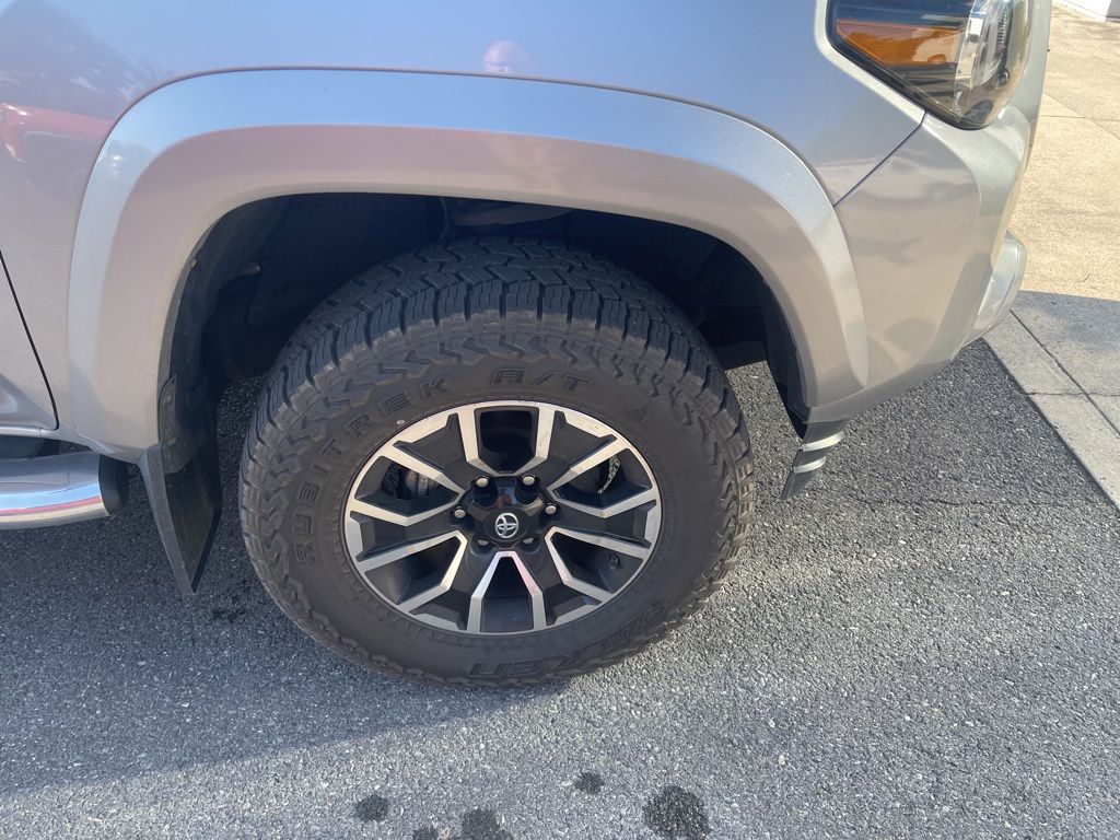 2020 Toyota Tacoma TRD Sport V6 photo 2