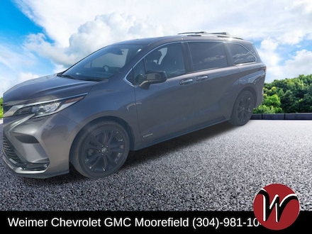2021 Toyota Sienna XSE 7 Passenger Van