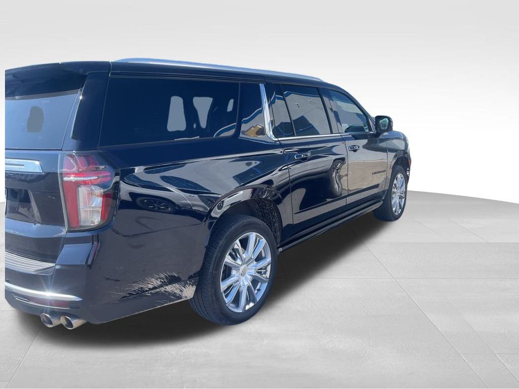 2023 Chevrolet Suburban High Country photo 3