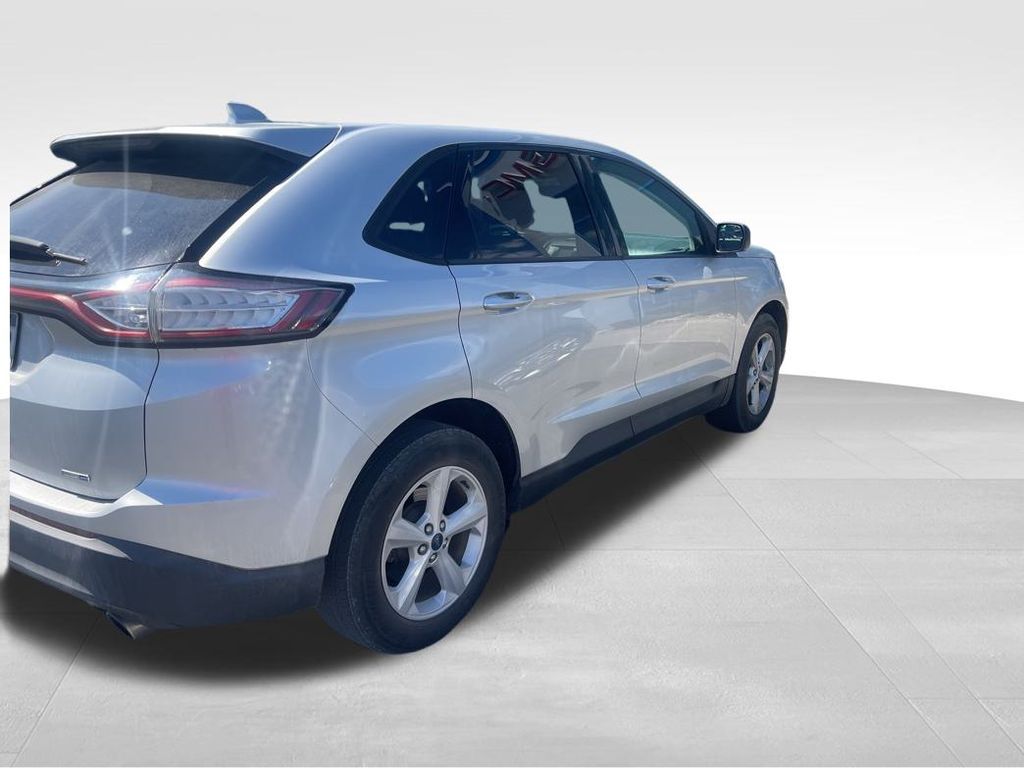 2016 Ford Edge SE photo 3