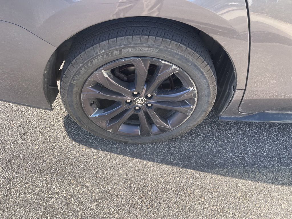 2021 Toyota Sienna XSE photo 4