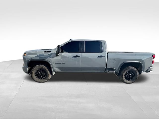 2024 Chevrolet Silverado 2500HD LT photo 2