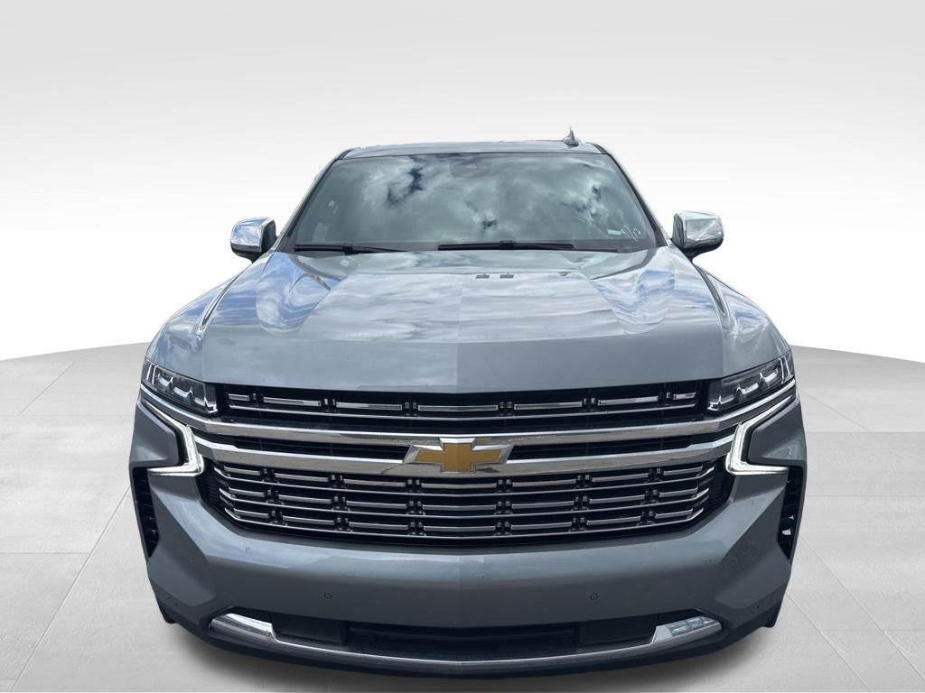 2024 Chevrolet Suburban Premier photo 2