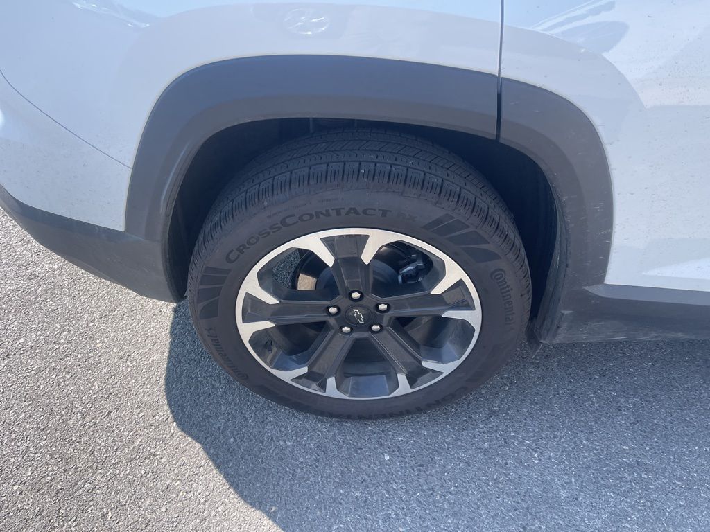 2025 Chevrolet Equinox LT photo 4