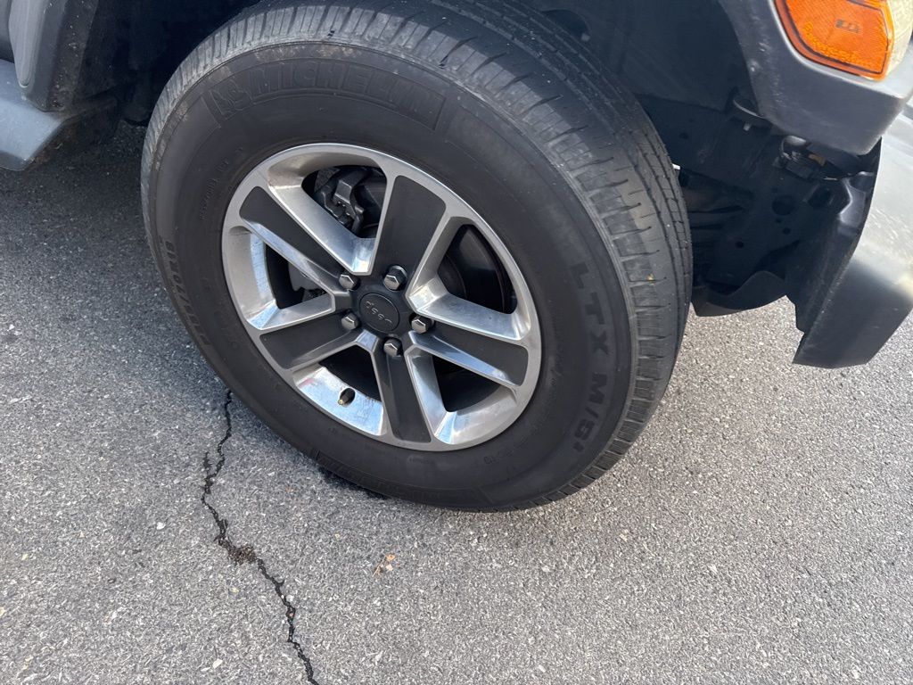 2019 Jeep Wrangler Unlimited Sahara photo 2