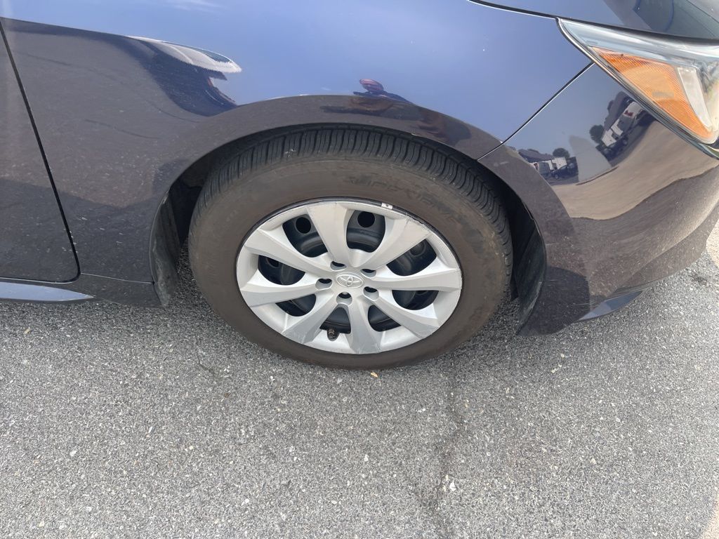 Used 2022 Toyota Corolla LE with VIN 5YFEPMAE4NP333916 for sale in Northfield, Minnesota