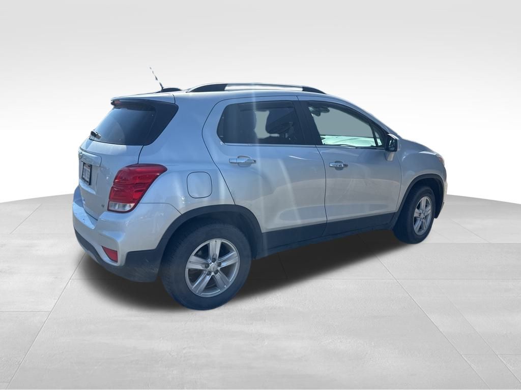 2020 Chevrolet Trax LT photo 2