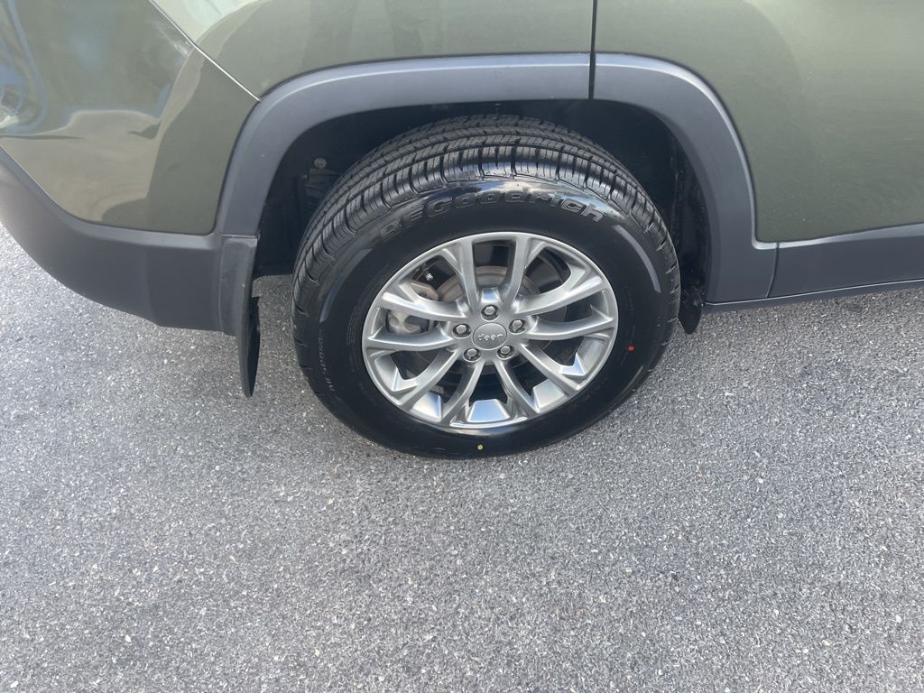 2021 Jeep Cherokee Latitude photo 4