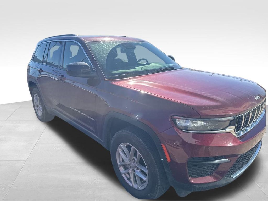 2025 Jeep Grand Cherokee Laredo photo 3