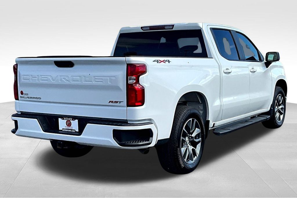 2023 Chevrolet Silverado 1500 RST photo 2