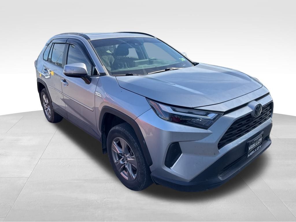 2022 Toyota RAV4 XLE photo 3