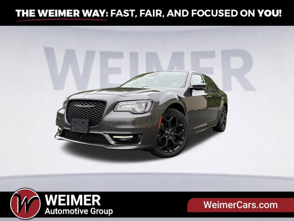 2023 Chrysler 300 Touring L AWD's photo