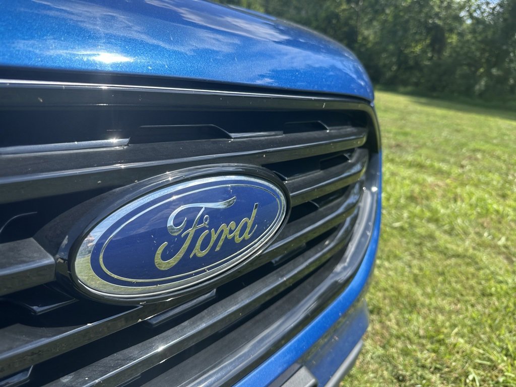 2022 Ford Edge SEL photo 2