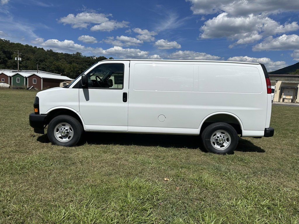2025 Chevrolet Express Cargo 3500 Van photo 4