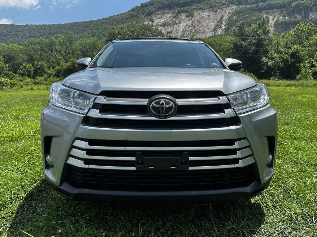 Used 2018 Toyota Highlander XLE with VIN 5TDJZRFH4JS815909 for sale in Cumberland, MD
