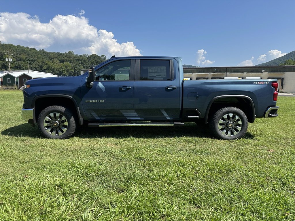 2025 Chevrolet Silverado 2500HD LT photo 4